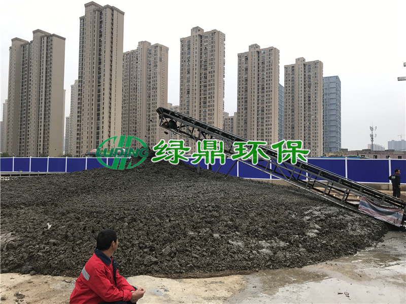 帶式壓濾機清理河道淤泥，龍陽湖清淤工程一期工程 5